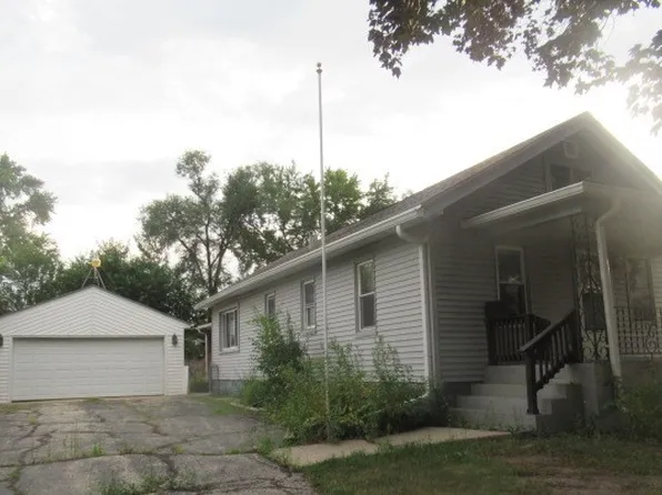 610 Barry Rd, Rockford, IL 61109