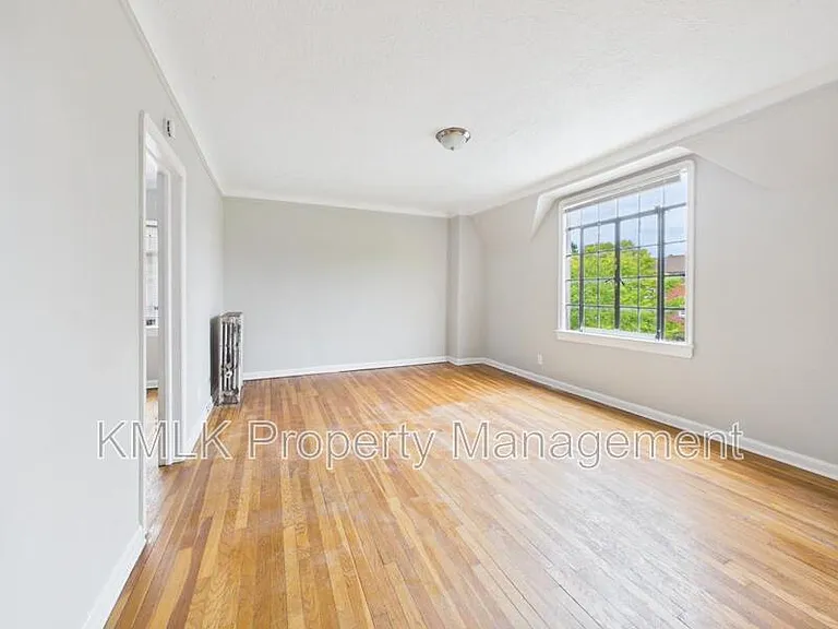 1352 Kenilworth Ave — Photo 9