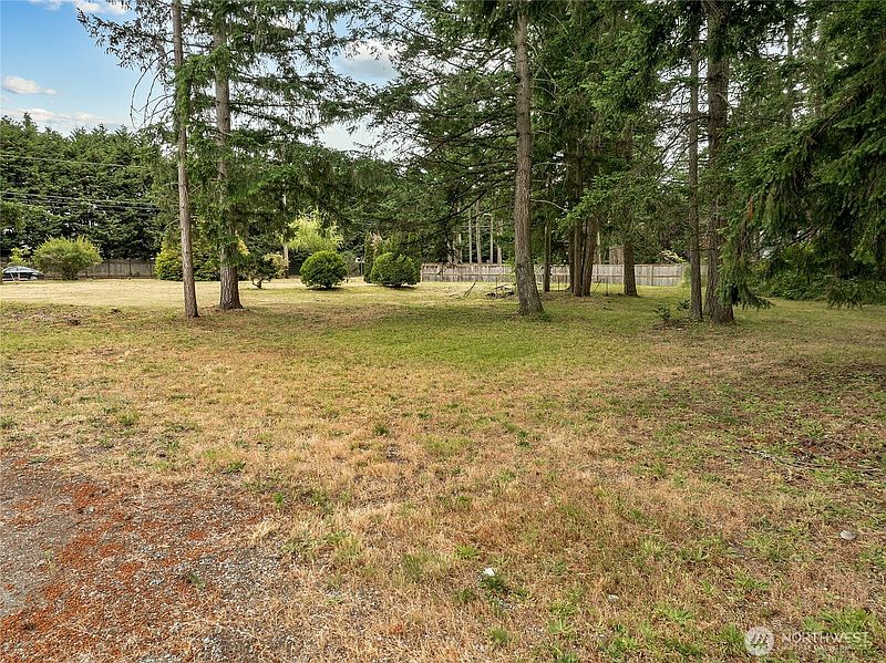 5th image of 4705 208th Street E