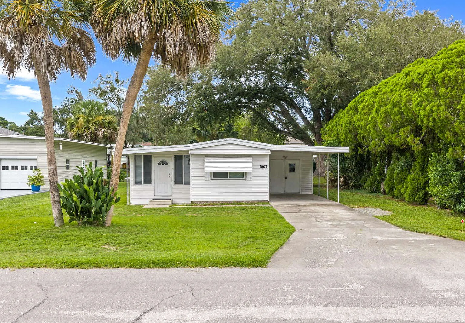 2 bed, 1.0 bath, 952 sqft, $1,200 — Photo 2