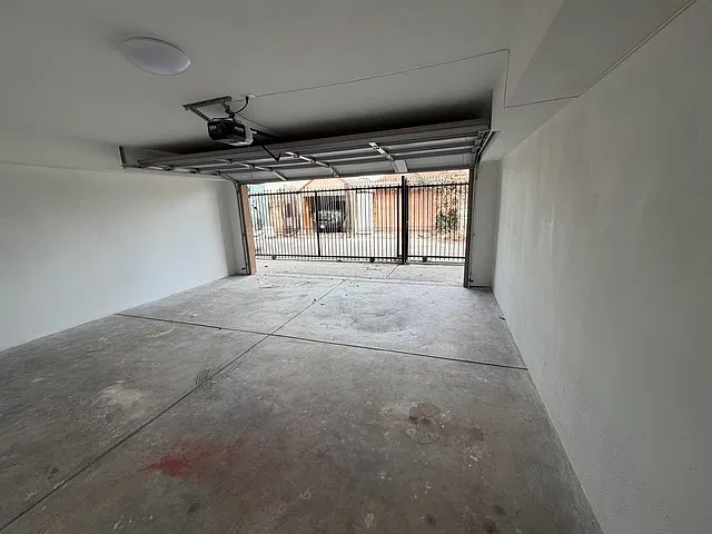 1419 E 50th St — Photo 15