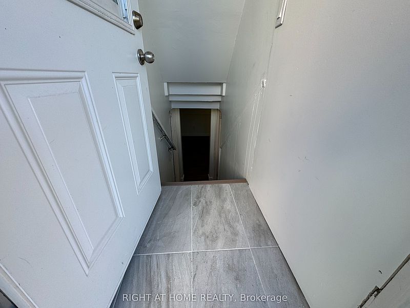 Kitchener House for rent - 1 Bedroom — photo 3