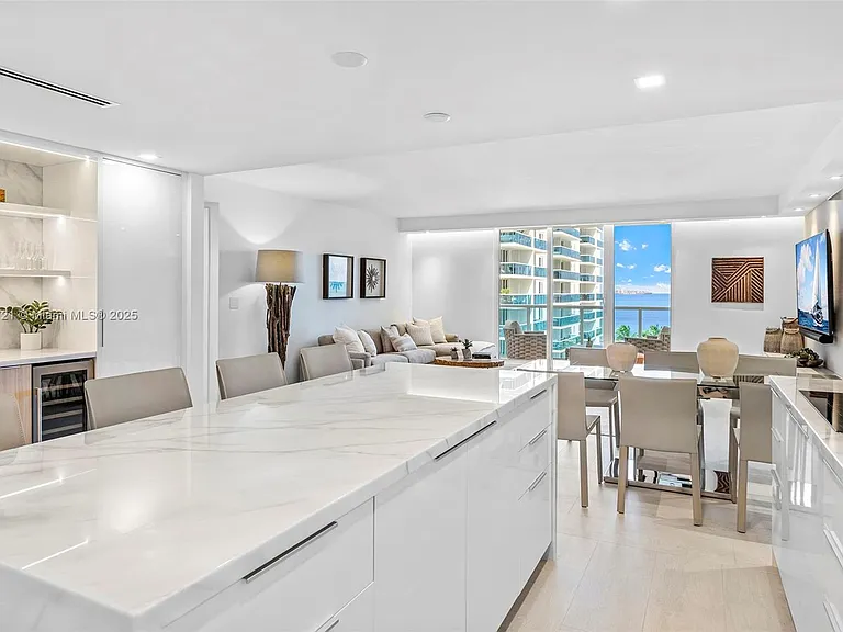 2301 Collins Ave #641 — Photo 14