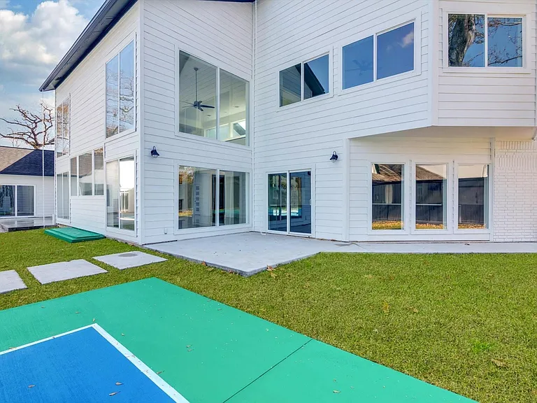 12564 Memorial Dr — Photo 8