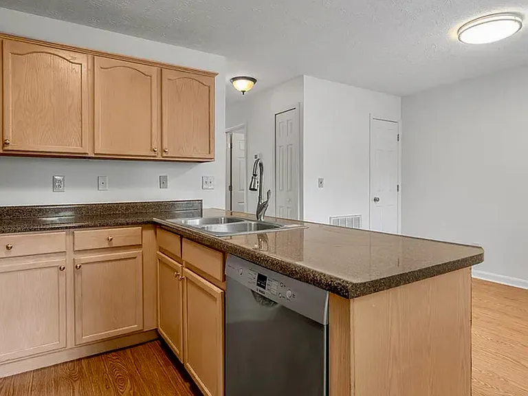 202 S Gratz St — Photo 12