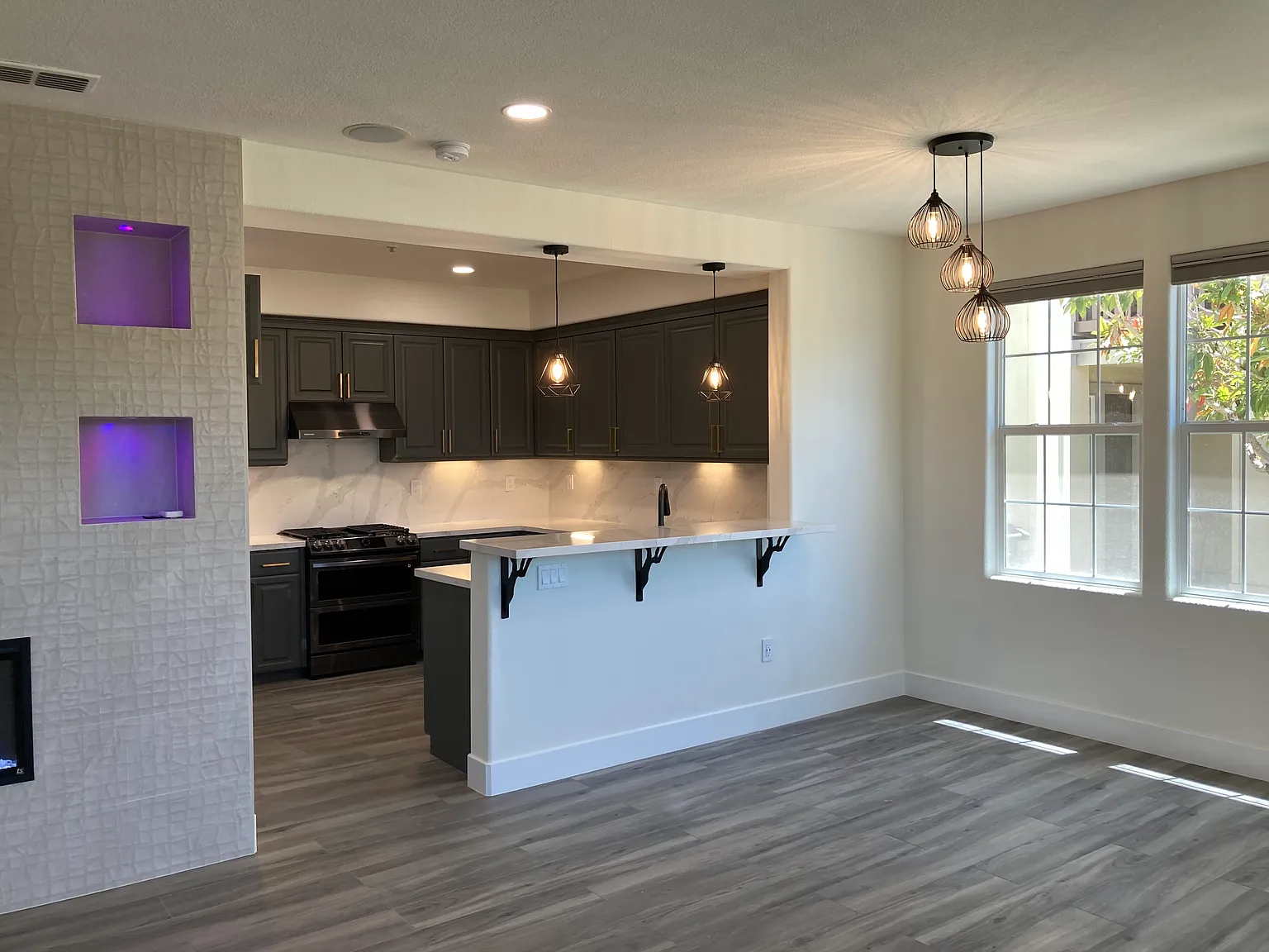 4 bed, 1892 sqft, $5,300 — Photo 2
