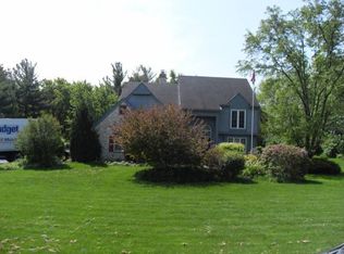 38W199 Heatherfield Dr, Elgin, IL 60124