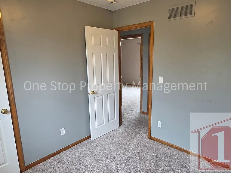 1317 S Huntington Dr — Photo 17