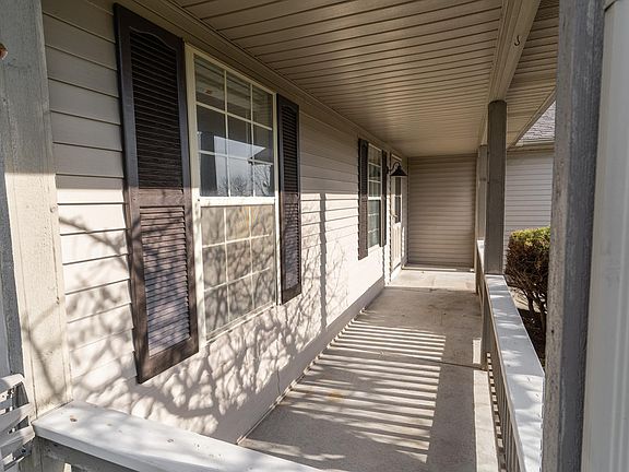 2nd image of 2521 Woodmeadow Dr SE