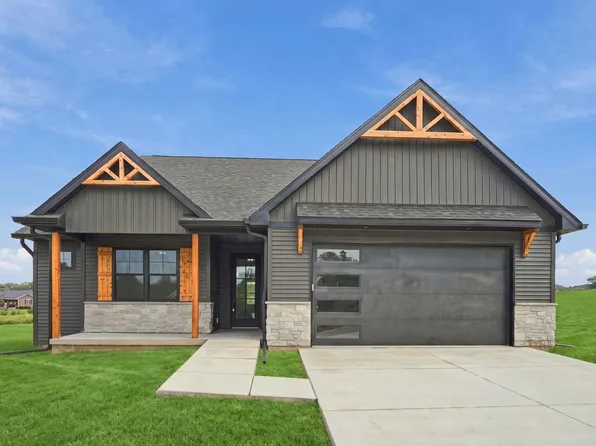 1409 Legends Dr, Milan, IL 61264
