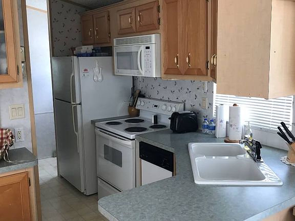 4th image of 405 Saint George Dr