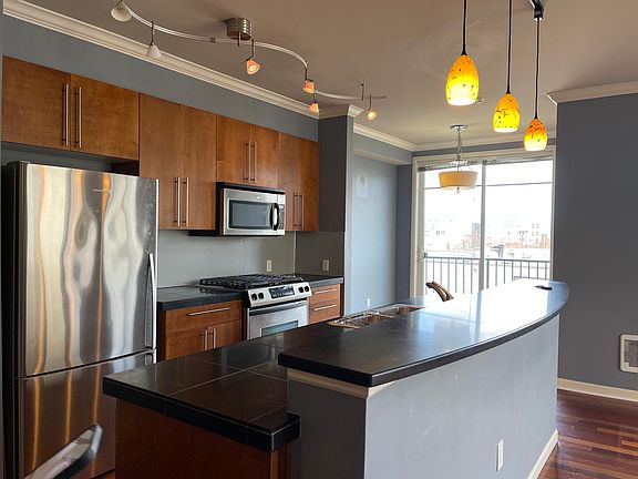 2nd image of 124 Bellevue Ave E Unit 606