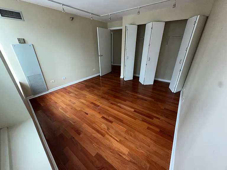 345 N La Salle Dr #2006 — Photo 12