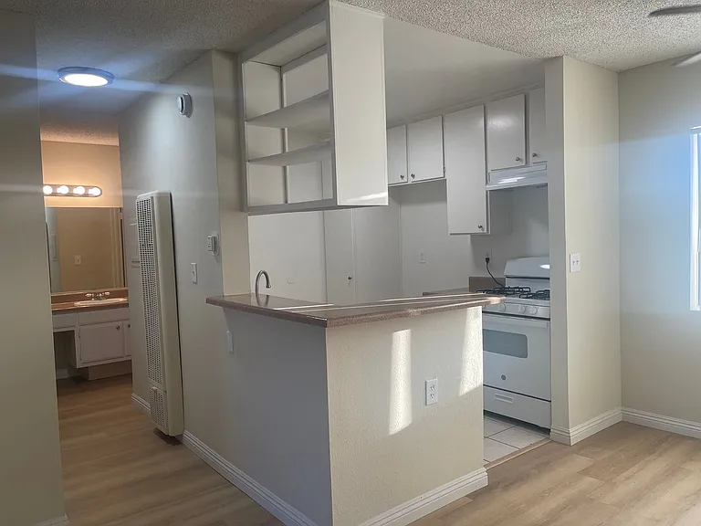 17900 Sherman Way — Photo 12
