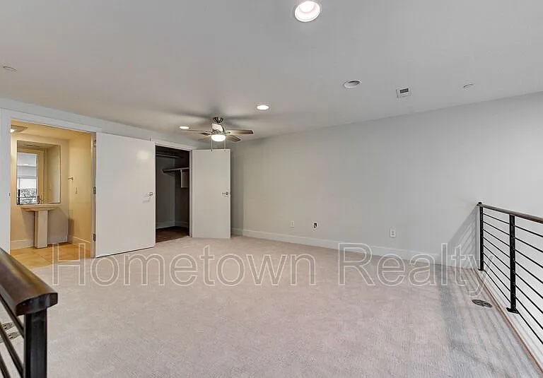 301 NE 4th St #2 — Photo 24