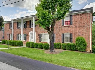55 Brookside Dr APT 33, Hendersonville, NC 28792