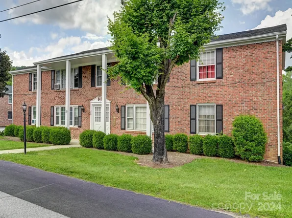 55 Brookside Dr APT 33, Hendersonville, NC 28792