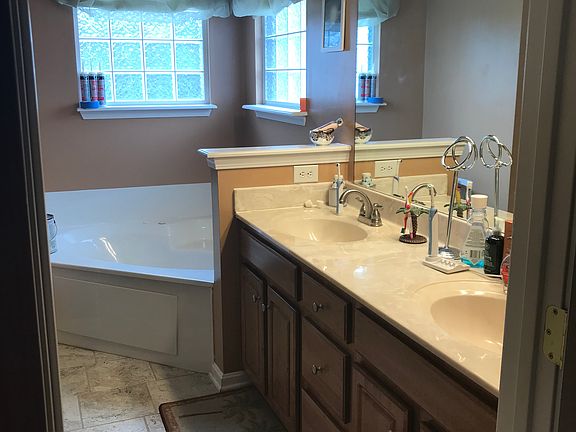 5th image of 208 Misty Brooke Dr
