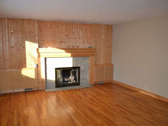 4th image of 333 E 10th St
