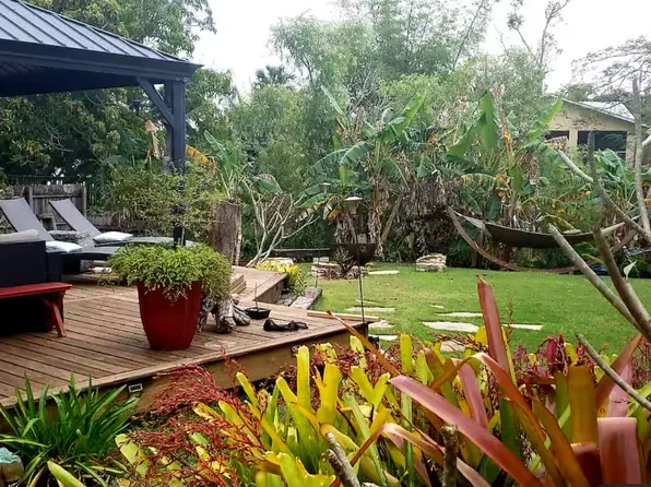 1350 Sperling Ct, Naples, FL 34103