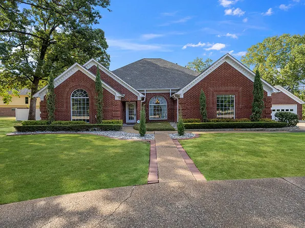 304 Forest Lake Dr, Texarkana, TX 75503