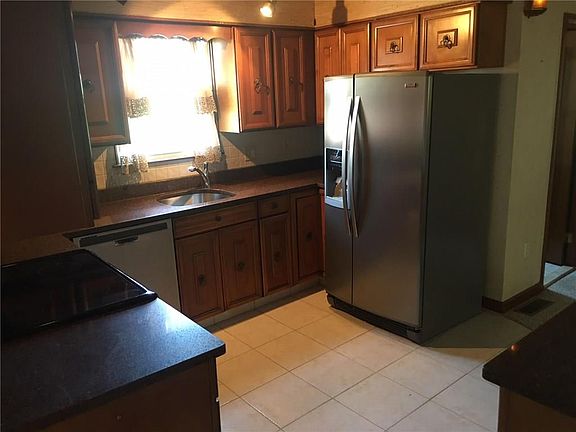 4th image of 11 Knollwood Ave