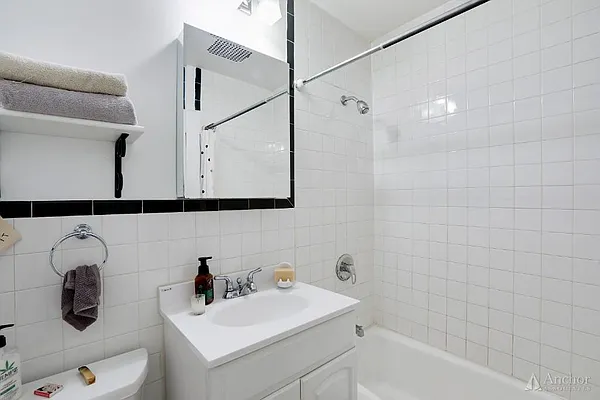 Rented by Anchor Associates | media 21