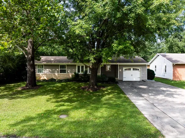 1909 N Riley Rd, Muncie, IN 47304