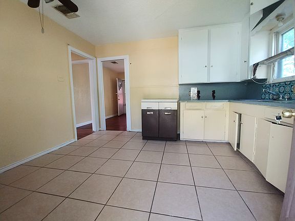 2nd image of 2303 Hiawatha