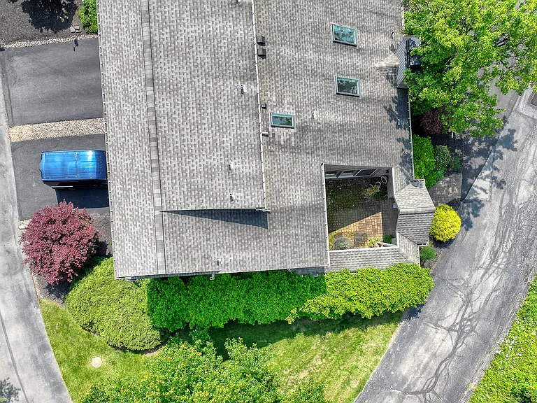 618 Essex Ct — Photo 7