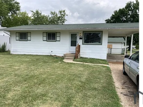 10400 Hobkirk Dr, Saint Louis, MO 63137