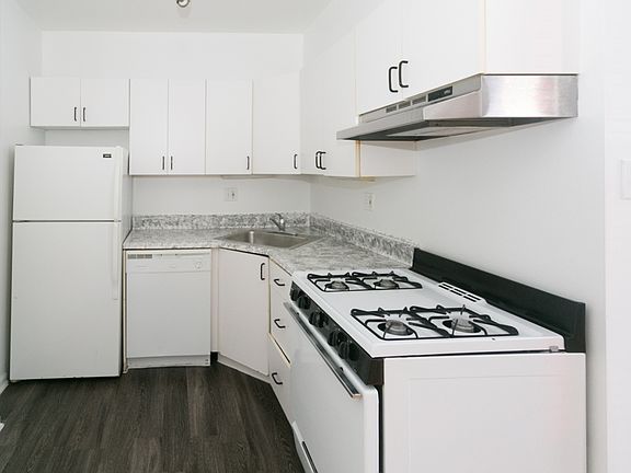 2nd image of 5516 N Kenmore Ave APT 109