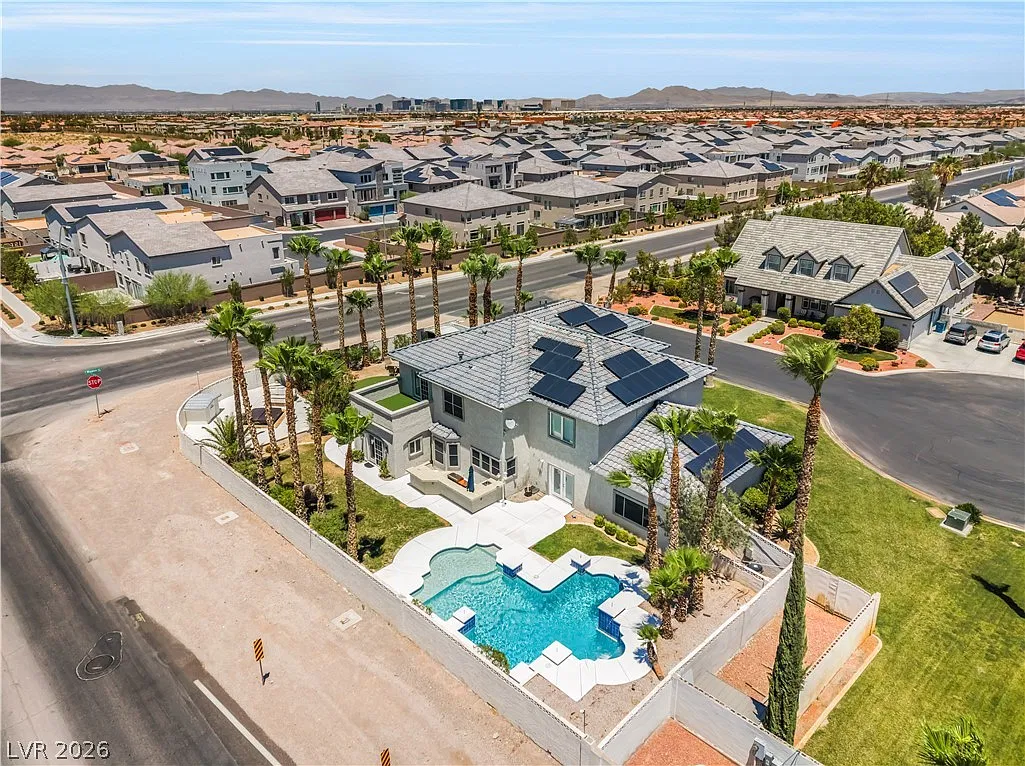 4 bed, 3.0 bath, 4463 sqft, $6,200 — Photo 1