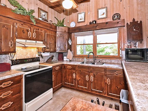 4th image of 15608 Chatfield Dr