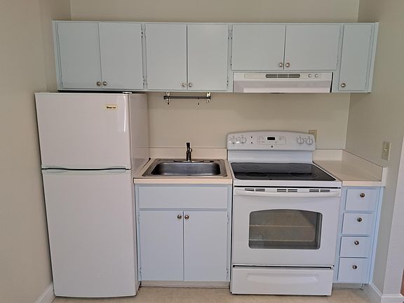 3rd image of 942 Kiely Blvd