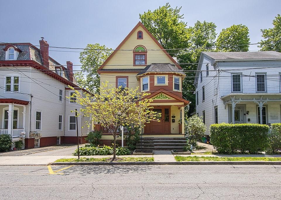 1st image of 133 1st Avenue