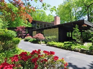 22 Priory Ln, Pelham, NY 10803