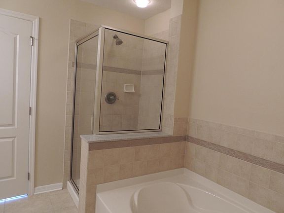4th image of 10912 Kensington Park Ave