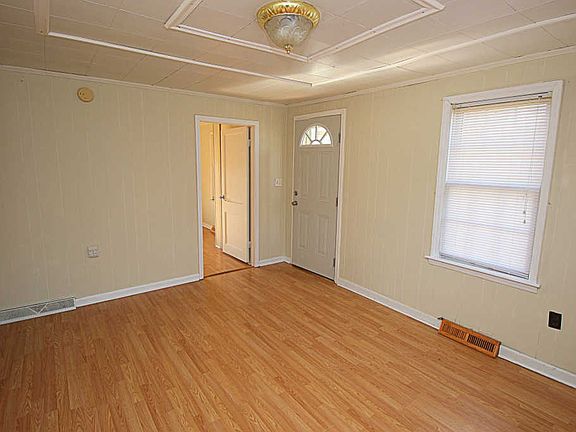 4th image of 4413 Palmer Ave NE