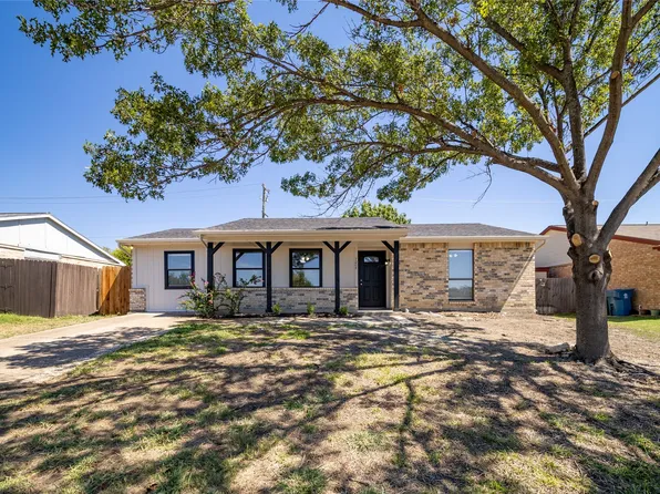 7204 Independence Dr, The Colony, TX 75056