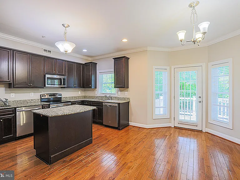 3709 Fords Ln — Photo 9