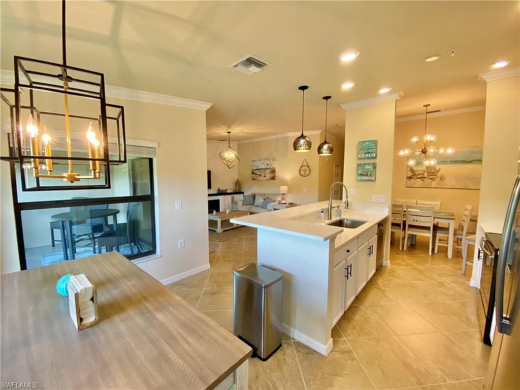 3 bed, 2.0 bath, 1352 sqft, $7,500 — Photo 2