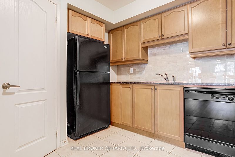 Toronto Townhouse for rent - 2 Bedrooms — photo 3