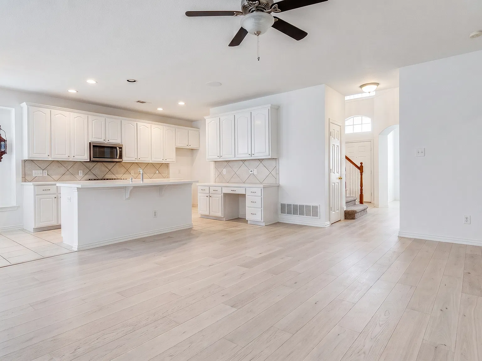 4 bed, 3185 sqft, $3,500 — Photo 2