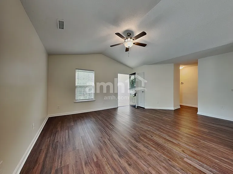 4705 Silverdene St — Photo 6