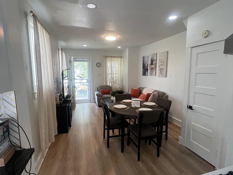 4500 McKinley St #1 — Photo 2