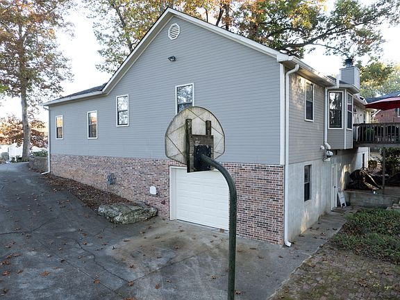 5th image of 40 E Carolyn Cir