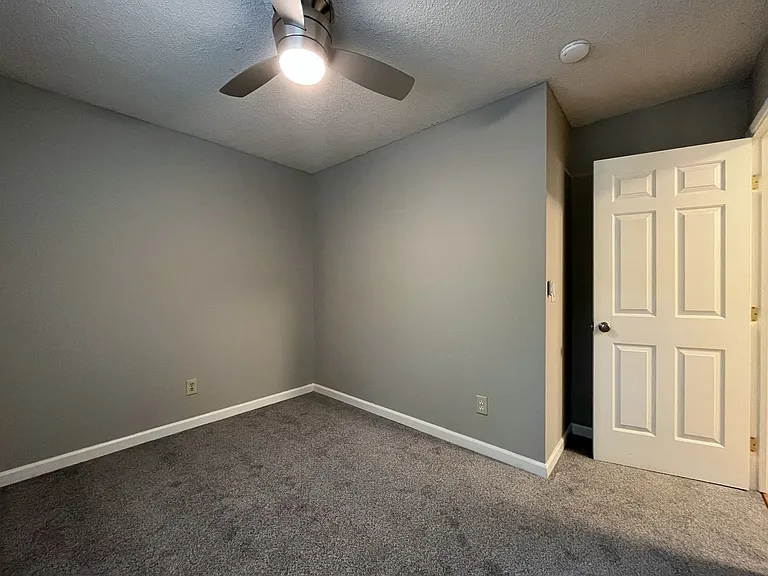 15827 NE Glisan St #3 — Photo 19
