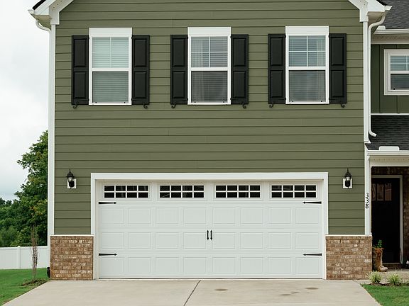 2nd image of 338 Ezra St