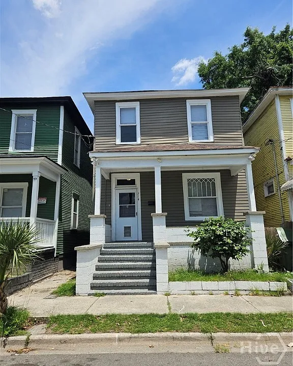 714 W 38th St